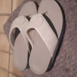 Fitflop, size 6. White metallic